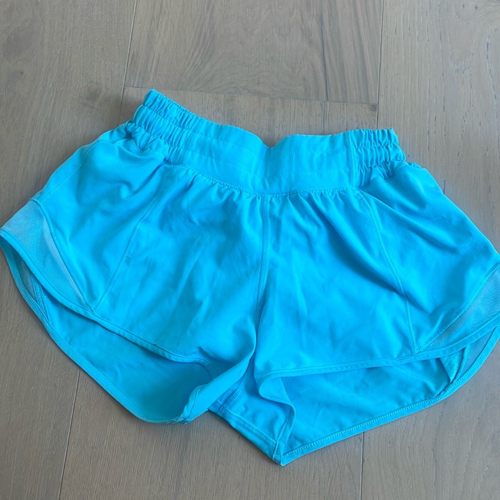 ELECTRIC TEAL HOTTY HOT SHORTS LULULEMON SHORTS